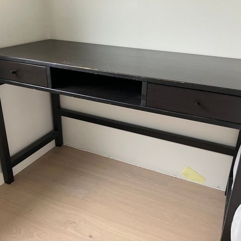 Nesten gratis skrivebord fra IKEA