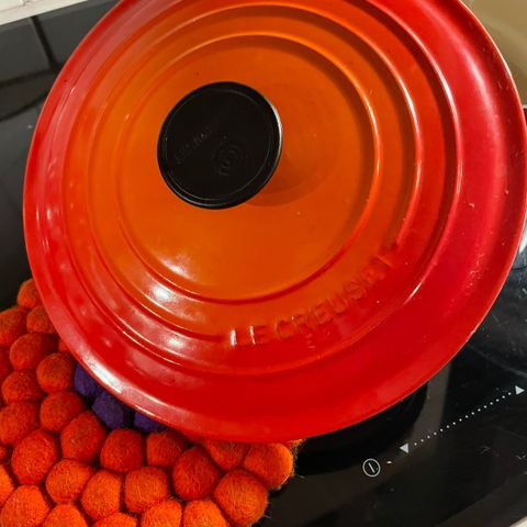 Le Creuset jerngryte 3,3 L , Volcanic/  , ubetydelig brukt  , inkl frakt