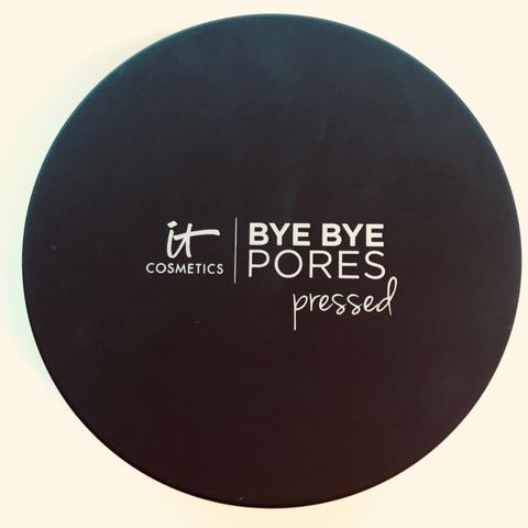 It cosmetics byebye pores pressed powder