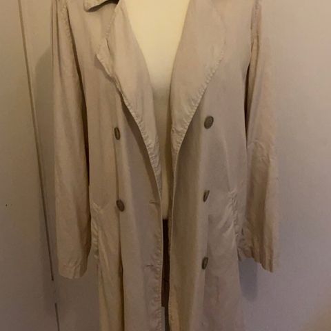 Trenchcoat - beige kåpe fra Betty & co