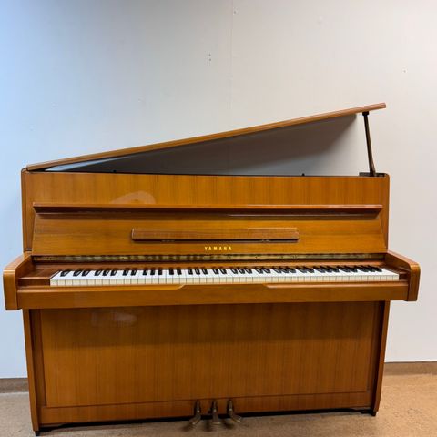 Yamaha piano (frakt og stemming inkl.)