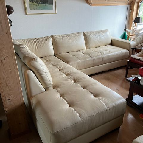 Beige skinnsofa fra Bohus