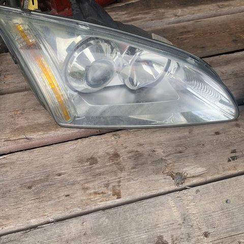 Høyre hovedlampe Ford focus mk2