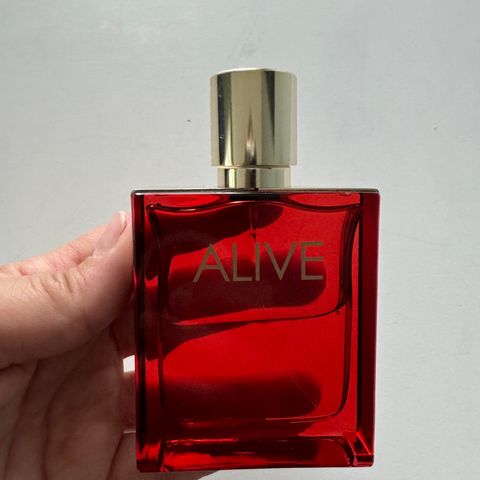 Hugo Boss Alive EDP 50 ml selges for 350kr