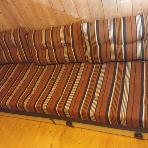 Sofa med skuffer under, 70x180 cm ca 40 cm høy