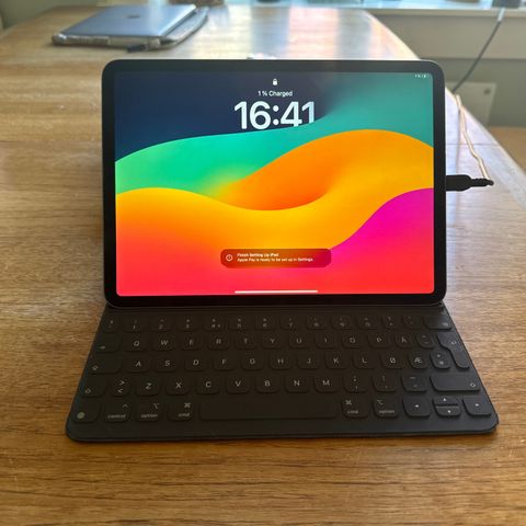 iPad Pro (11-inch) WI-FI + Smart Keyboard Folio