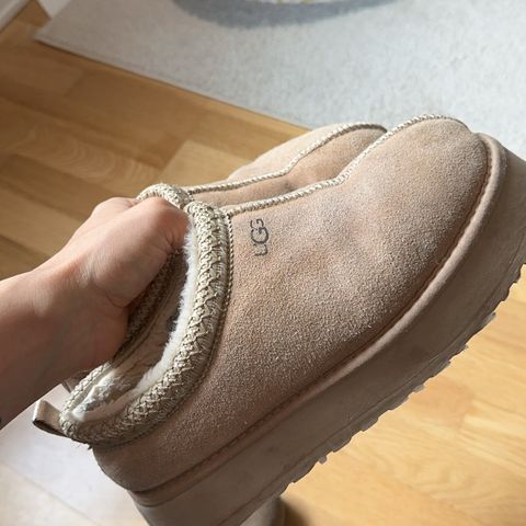 Uggs tazz farge sand str 40