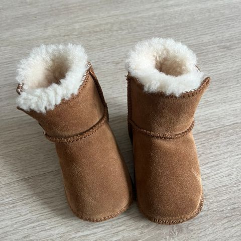 UGG baby str S (6-12 mnd)