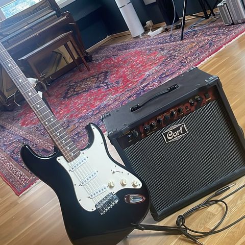 Fender Squire Stratocaster og gitarforsterker