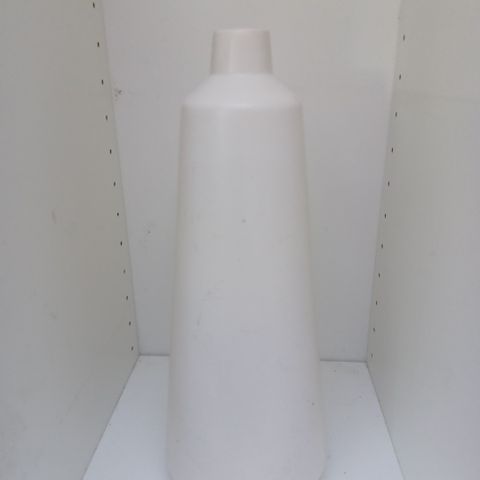 Vhit vase