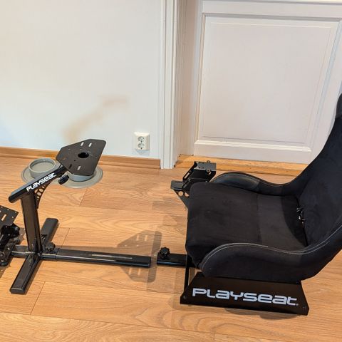 Playseat med ratt, pedaler og gir