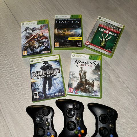 Xbox 360 med 3 kontrollere og 7 spill