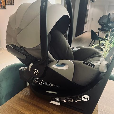 Cybex Cloud Z i-Size babybilstol opp til 13 kg.