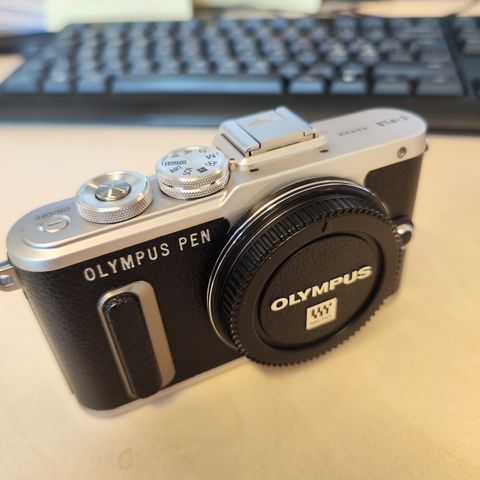 Olympus PEN E-PL8 - Rålekker kamera til en rimelig pris! Lav shutter count!