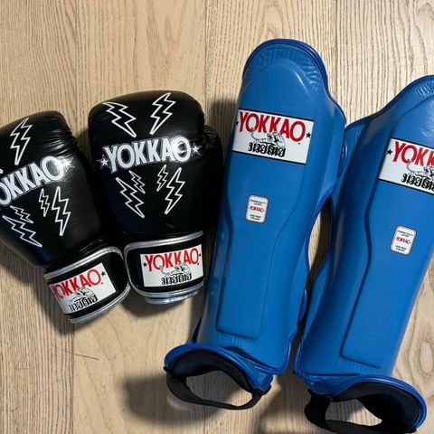 Muay Thai premium utstyr (Yokkao 12oz hansker + Yokkao Shin guards size M)