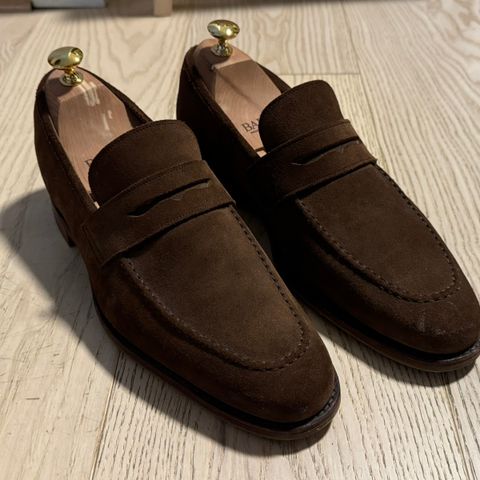 Loafers til herre i semsket skinn (Barker Gates strl EU 42 /UK 8)