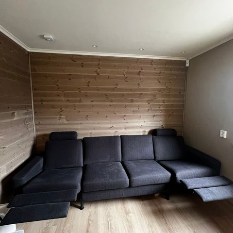 Svært pent brukt fagmøbler-sofa med reclinerdel