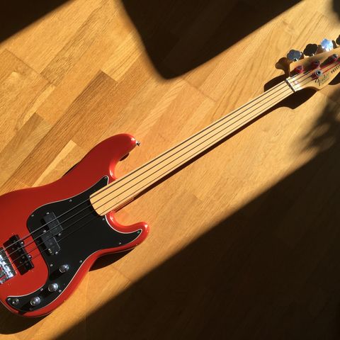 Fender Precision Fretless