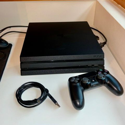 PlayStation 4 Pro 1TB - Selges billig!