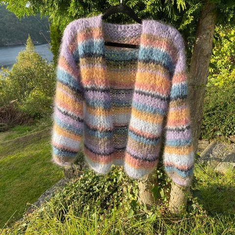 Strikket cardigan etter garn og oppskrift fra Knitteriet 🩷