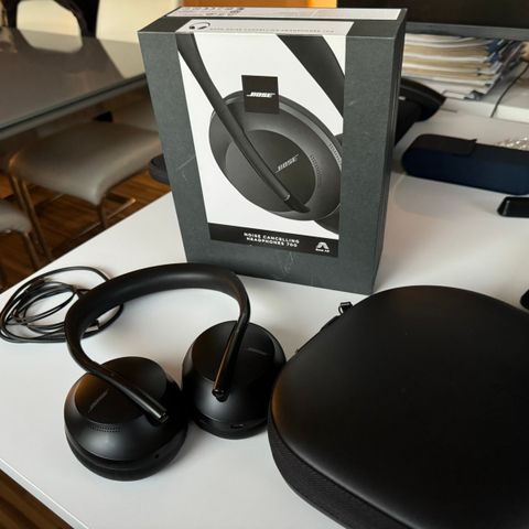 Bose Noise Cancelling Headphones 700 (sort)