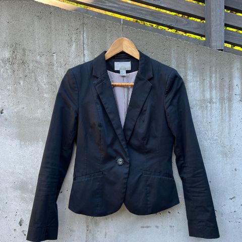 Svart blazer fra H&M 🤍 Str.36