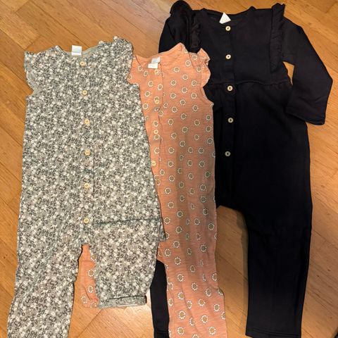 3 stk Ubrukte jumpsuits i str 92