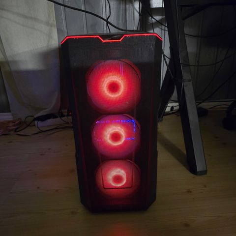 Rå gaming pc selges