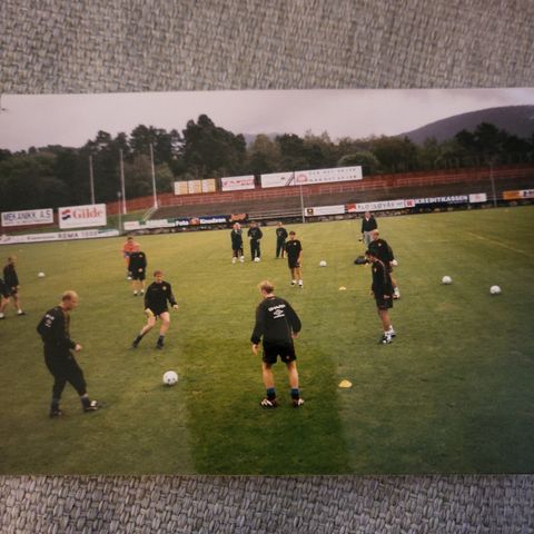 Manchester United trener i 1998 på Varden Fyllingsdalen