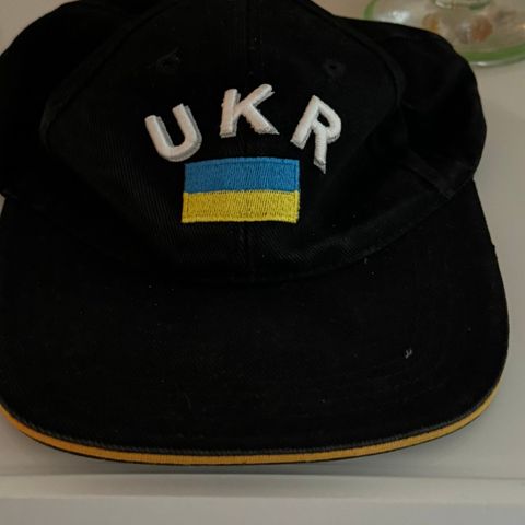 Ny pris !! Ukraine caps