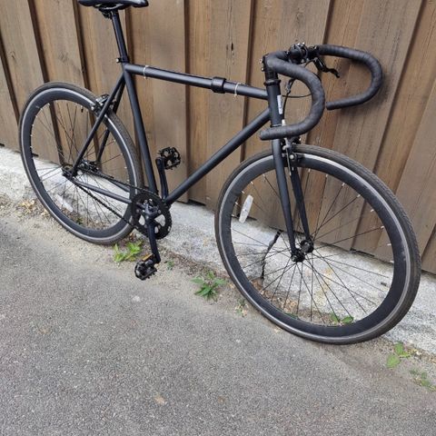 Strøken Fixie / single speed («blacked out»), må sees!