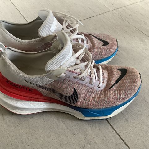 Nike Invincible Run 3 - str. 44,5