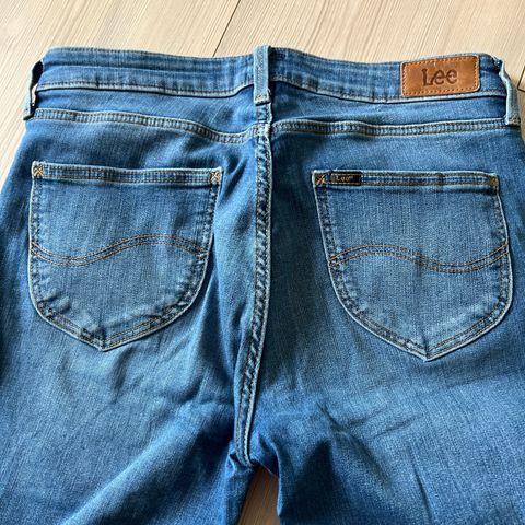 Div Levis og Lee jeans