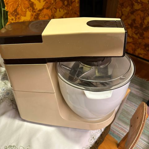 Kenwood kjøkkenmaskin beige/brun