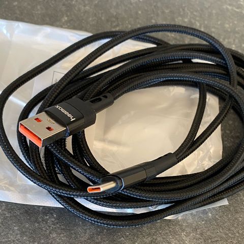 Kabel/ledning med usb og c uttak