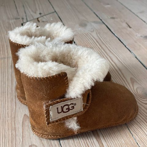 UGG sko str 20,5 - lite brukt.