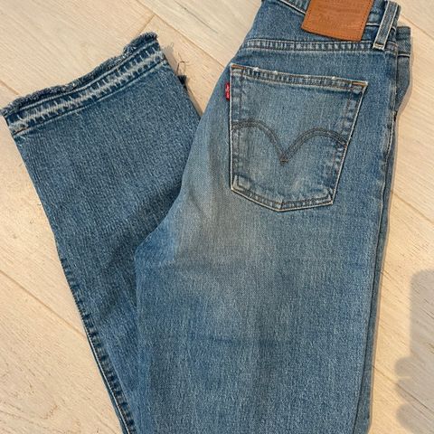 Levis bukse. Ribcsge Straight str 26. Billig