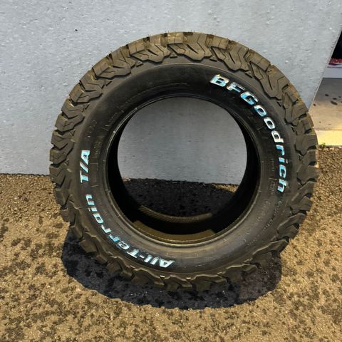 Selger 4 stk helt nye og ubrukte BF Goodrich All Terrain 285/60 R18 dekk