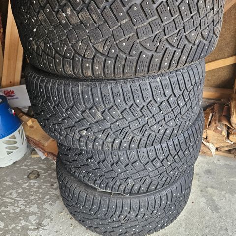 4 dekk 235/55 R17 Continental pigg