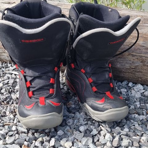 Snowboard boots (strl 280)