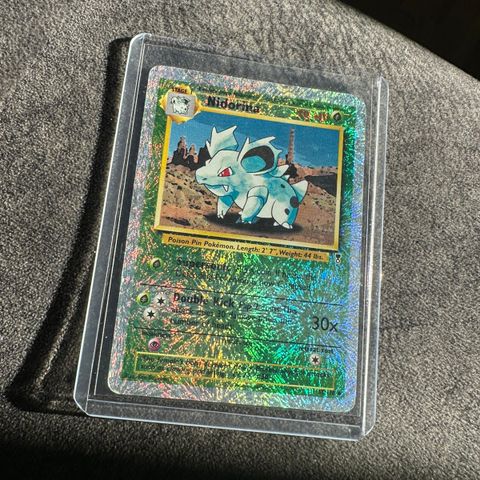 Nidorina - Reverse Holo Legendary Pokemon Kort