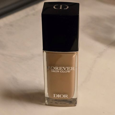 DIOR FOUNDATION (1N) Forever skin glow