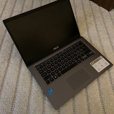 Nesten ubrukt Asus X415 laptop