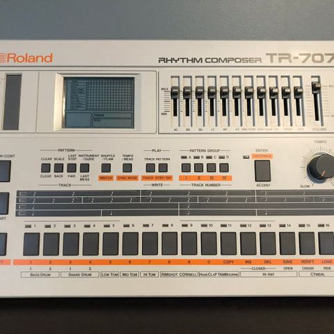 Pent brukt Roland TR 707 selges