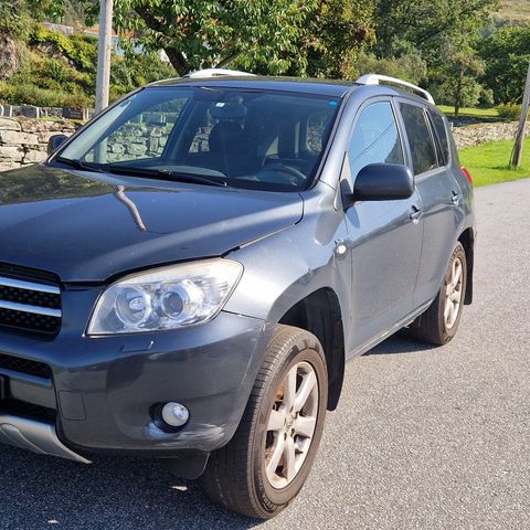 Toyota Rav 4  2009 modselges i deler.