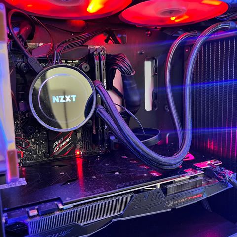 RGB Gaming pc Gtx 1070 / i7 7700k 4.2ghz 32gb ram / Vannkjøling