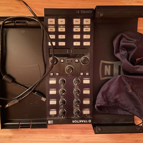 Akai EIE Pro Audio Interface, Native Instruments Kontrol X1 & F1 + AKAI LPK 25