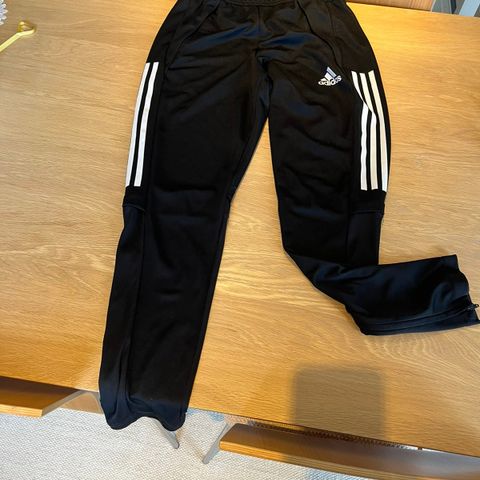 Adidas- joggebukse i str S