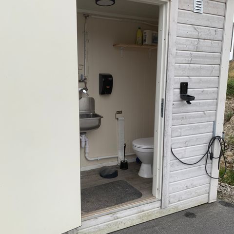 Brakke toalett wc vask