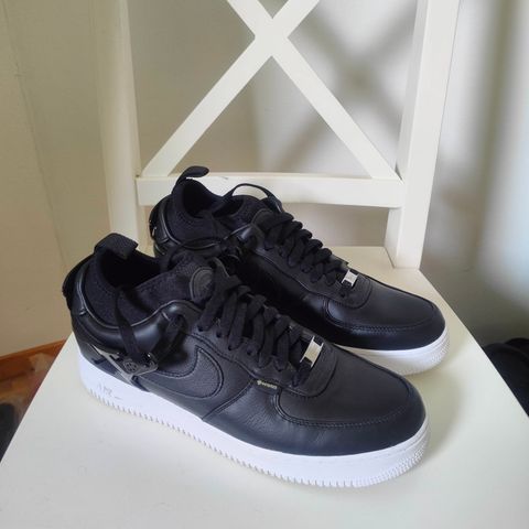 Nike Air Force 1  42/43/44 (som ny!)